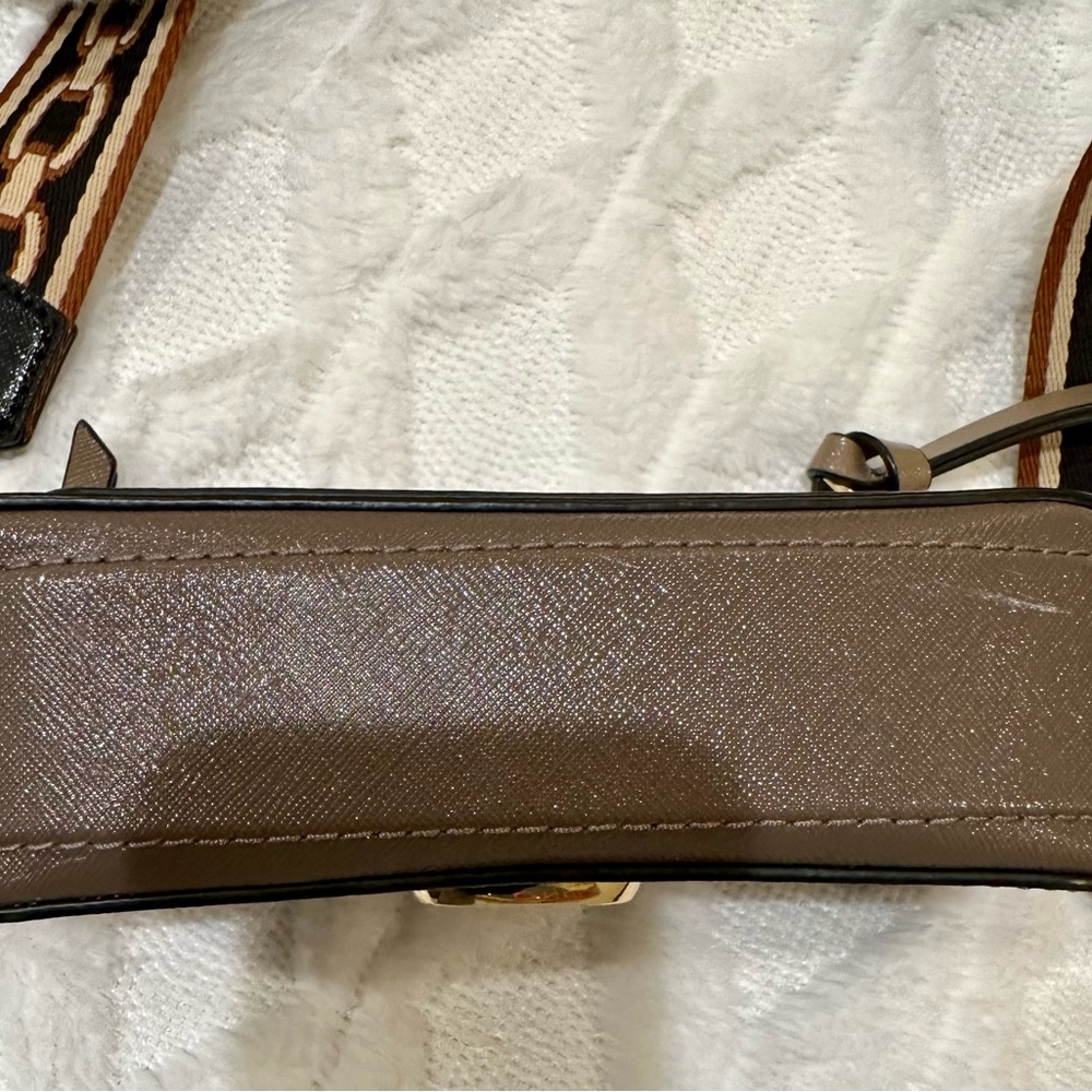 Marc Jacobs Taupe and Cream Snapshot Crossbody Bag with Gold Hardware - Picture 3 of 8